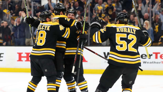 sean-kuraly-bruins-maple-leads-nhl-playoffs.jpg